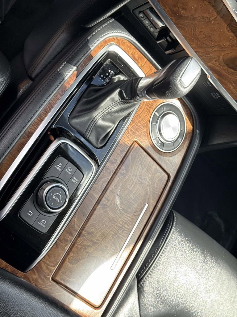 Used 2024 Nissan Armada SL w/ Captain's Chairs Package image 26