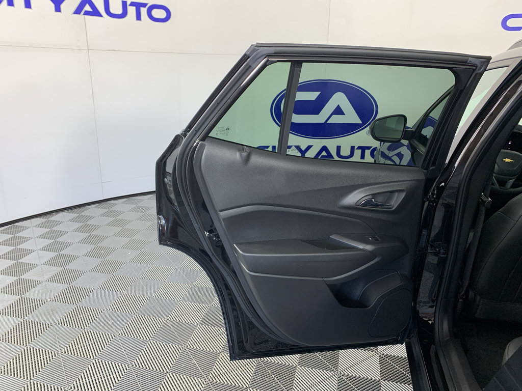 Used 2025 Chevrolet Trax LT FWD image 29