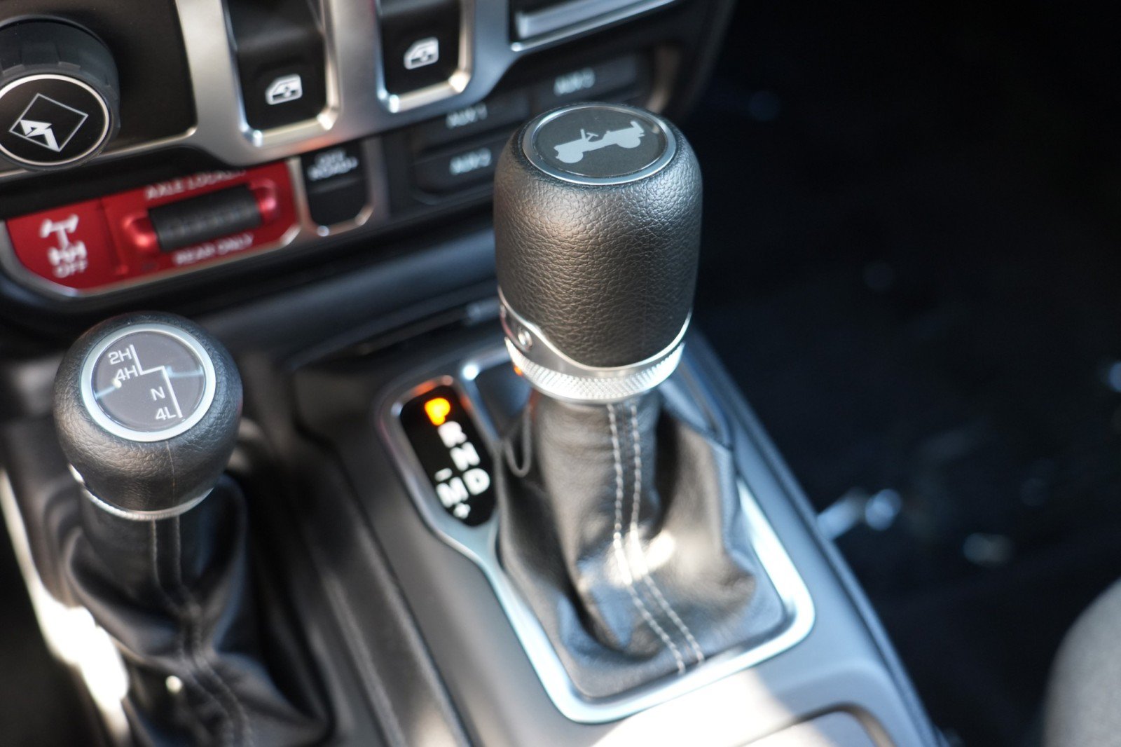 Used 2025 Jeep Wrangler Sport AWD/4WD image 38