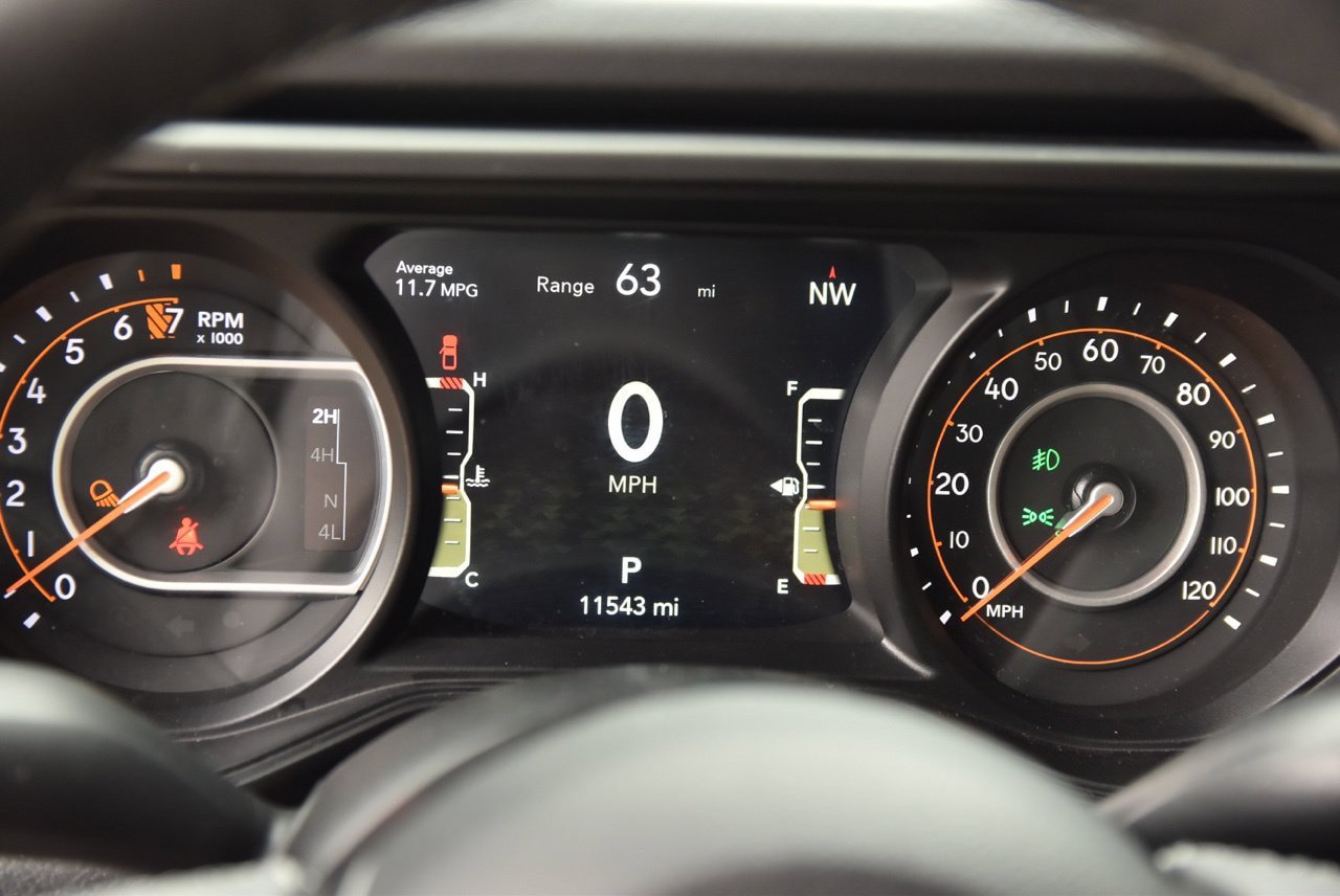 Used 2025 Jeep Gladiator Rubicon w/ Convenience Group AWD/4WD image 25