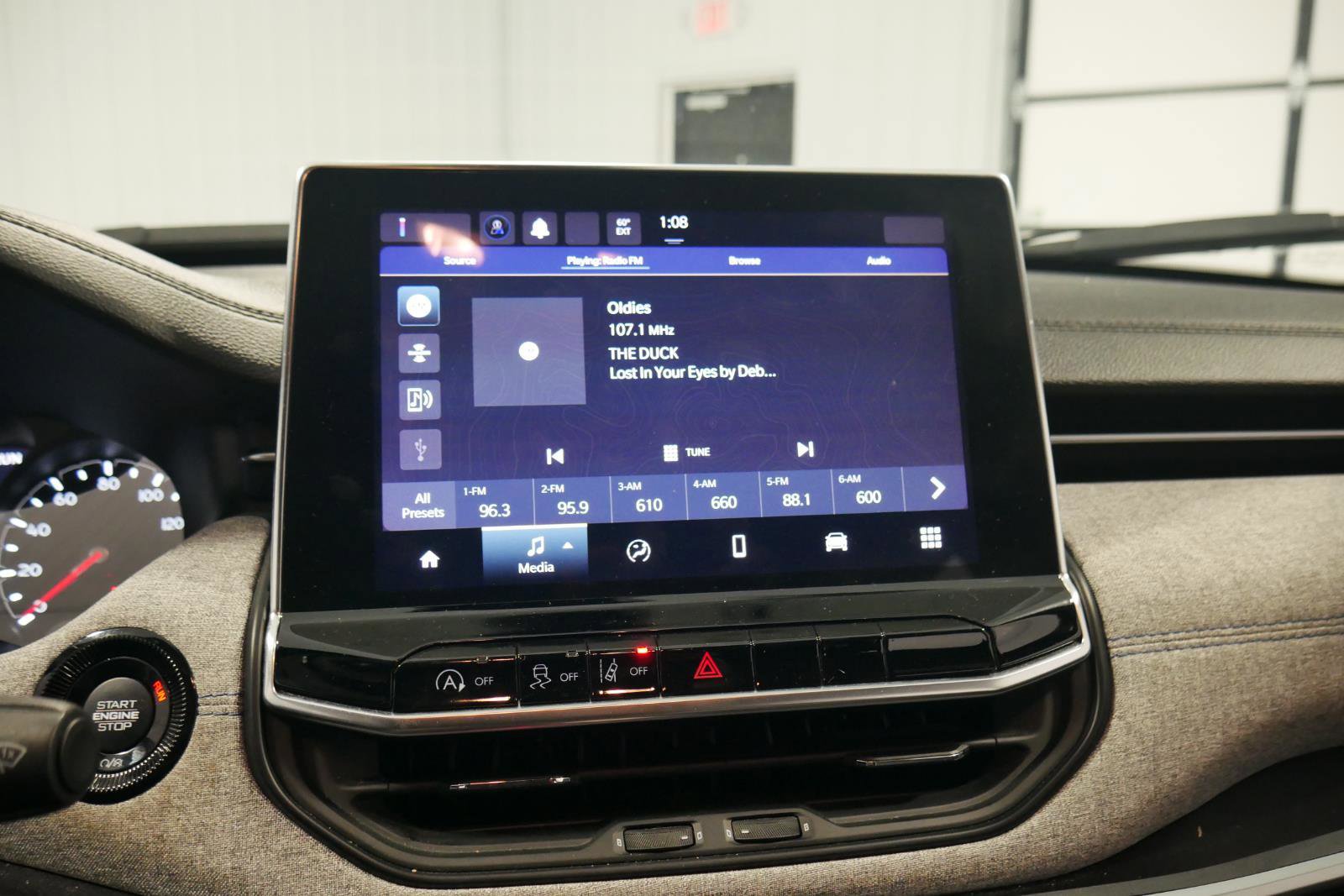 Used 2024 Jeep Compass Latitude image 20