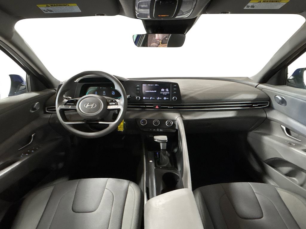 Certified 2024 Hyundai Elantra SE image 17