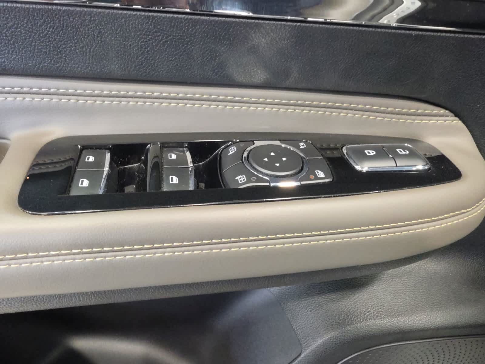 Used 2025 Lincoln Corsair AWD image 19