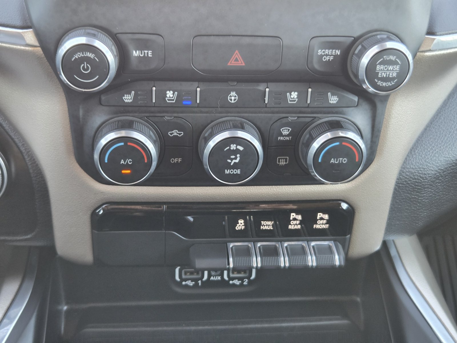 Used 2022 RAM 1500 Laramie AWD/4WD image 19