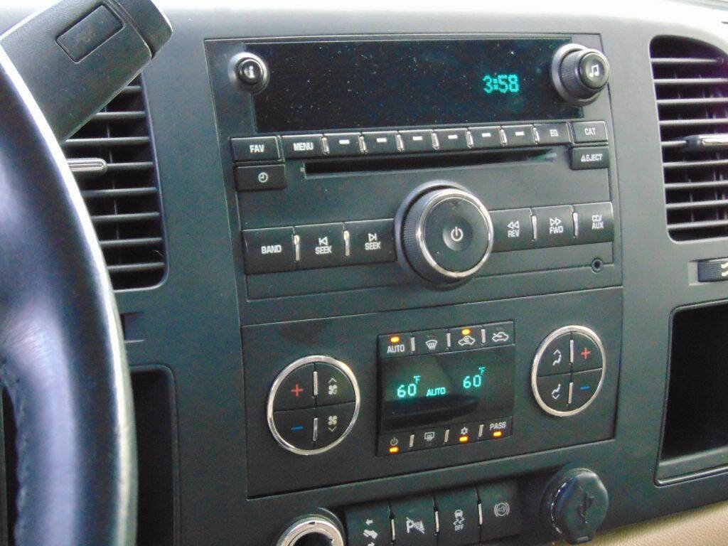 Used 2013 Chevrolet Silverado 2500 LT w/ Interior Plus Package image 30