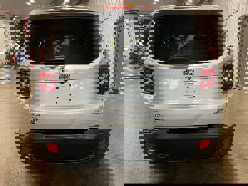 Used 2017 Jeep Renegade Latitude image 25