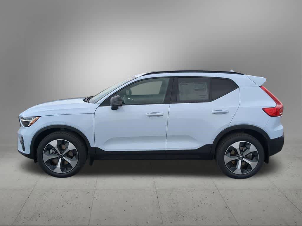 New 2026 Volvo XC40 B5 Plus w/ Climate Package AWD/4WD image 3