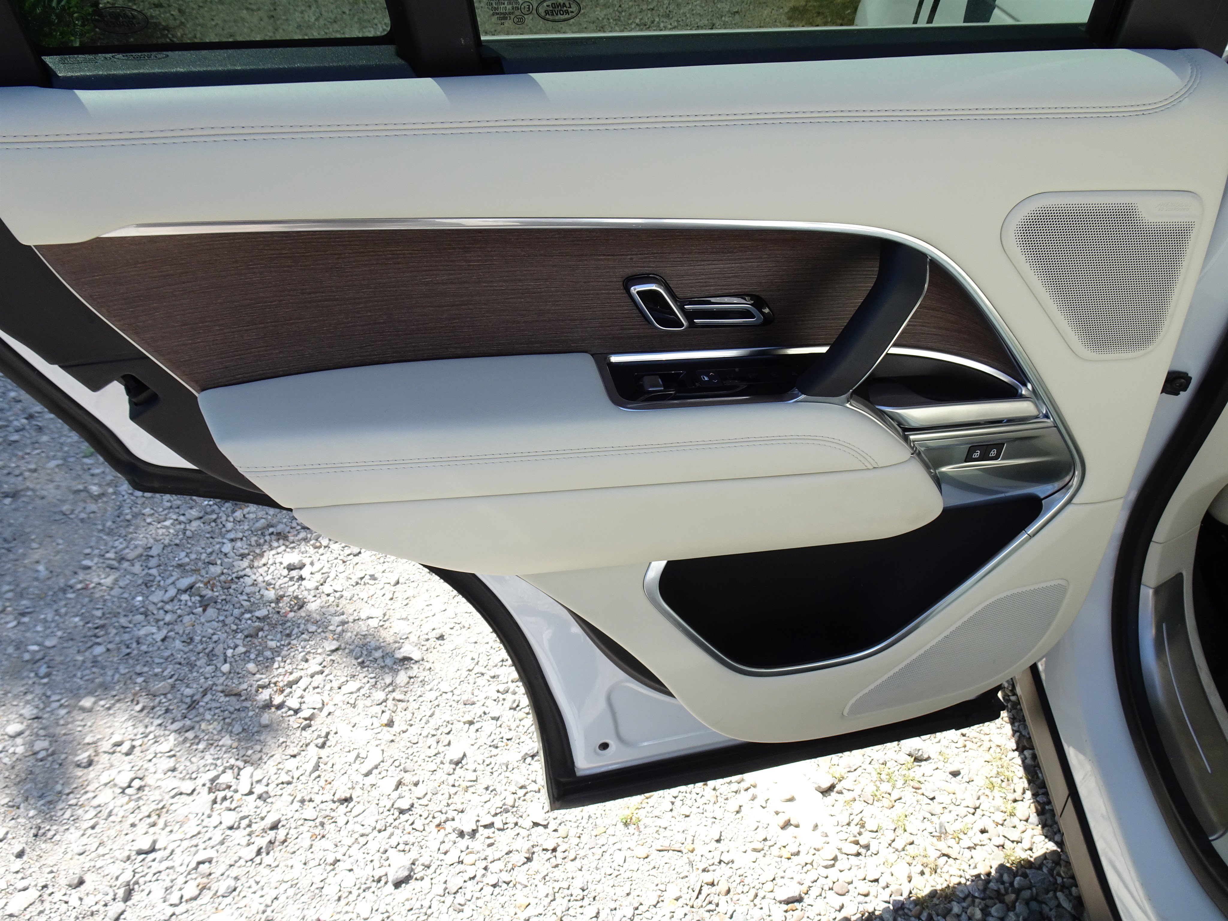Certified 2025 Land Rover Range Rover SE AWD/4WD image 21