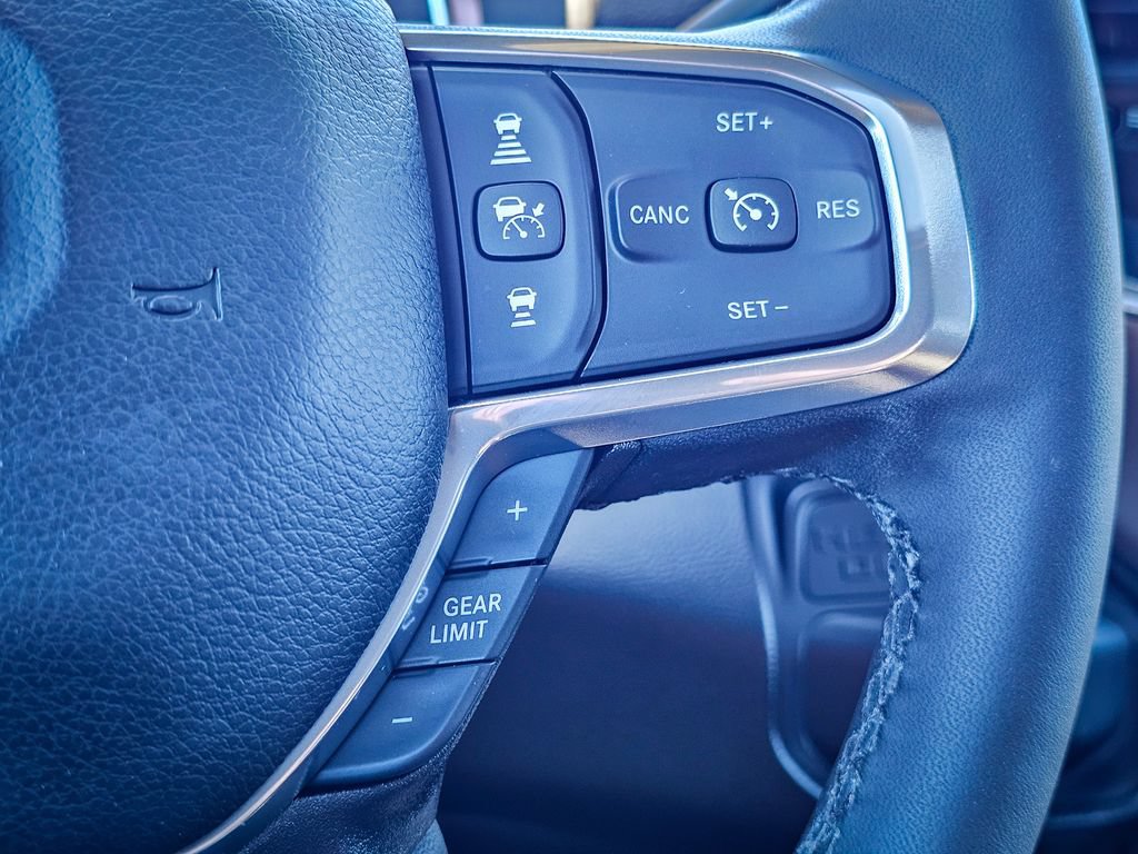 Used 2025 RAM 2500 Laramie AWD/4WD image 27