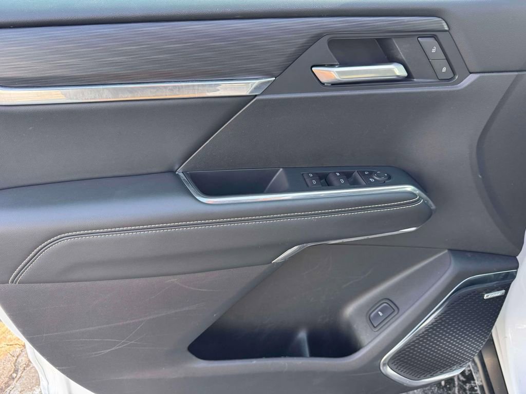 Used 2025 GMC Acadia Elevation image 13