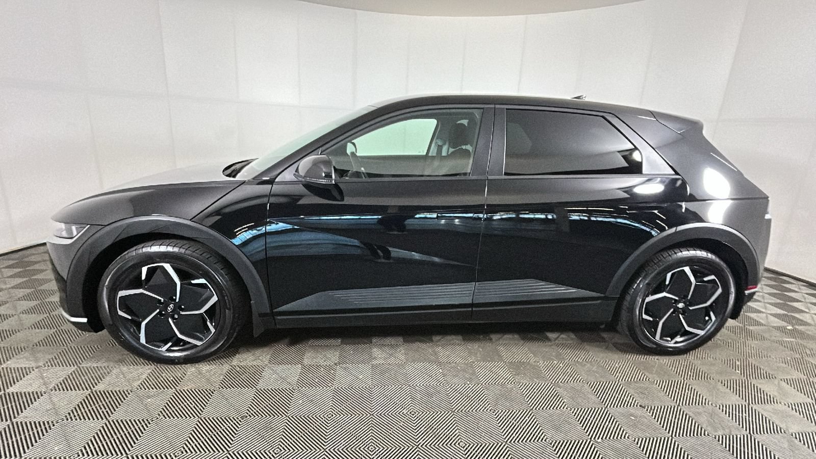 Used 2024 Hyundai Ioniq 5 SE AWD/4WD image 7
