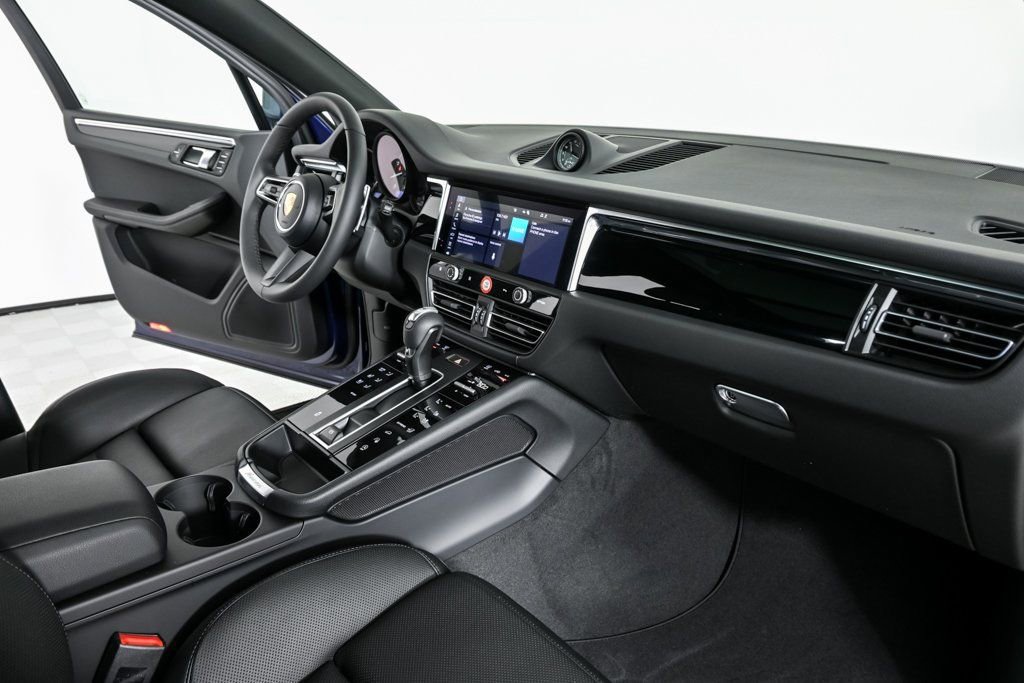 New 2026 Porsche Macan AWD/4WD image 25