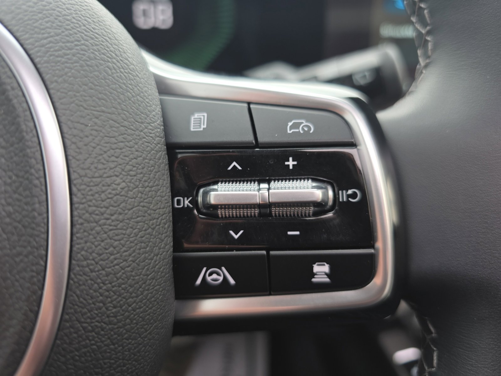 Certified 2025 Kia Sorento S w/ Panoramic Sunroof Package image 23