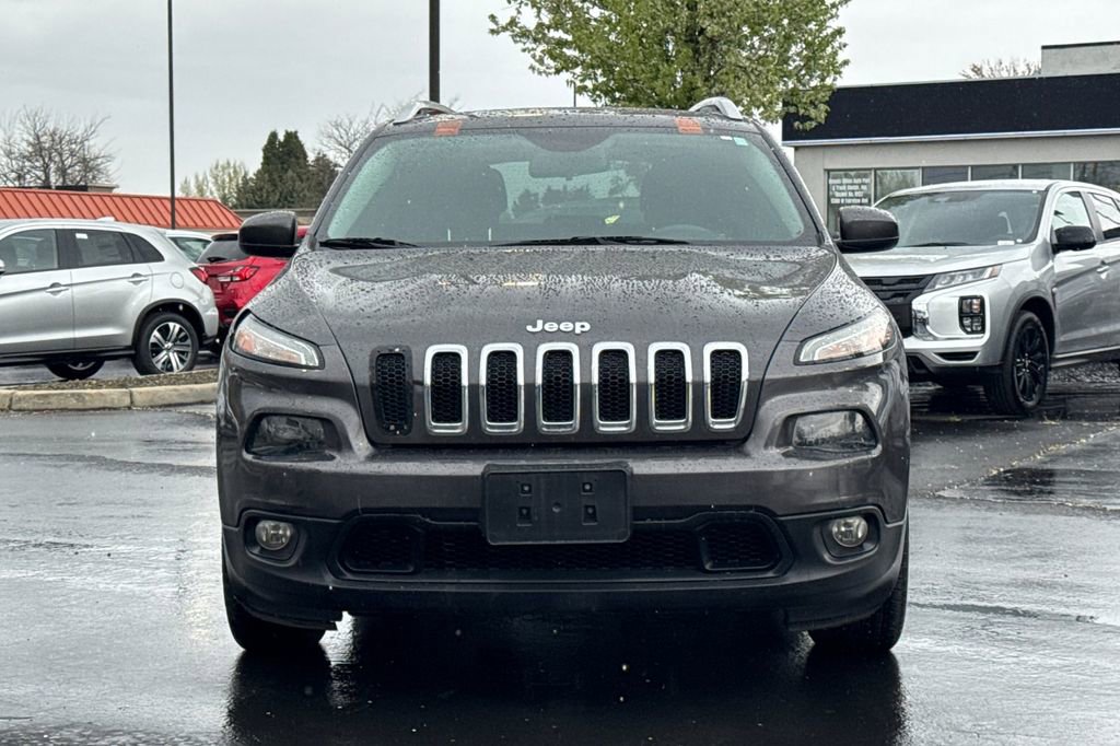 Used 2017 Jeep Cherokee Latitude FWD image 9