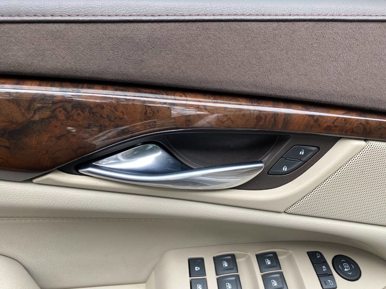 Used 2017 Cadillac Escalade ESV 2WD image 15