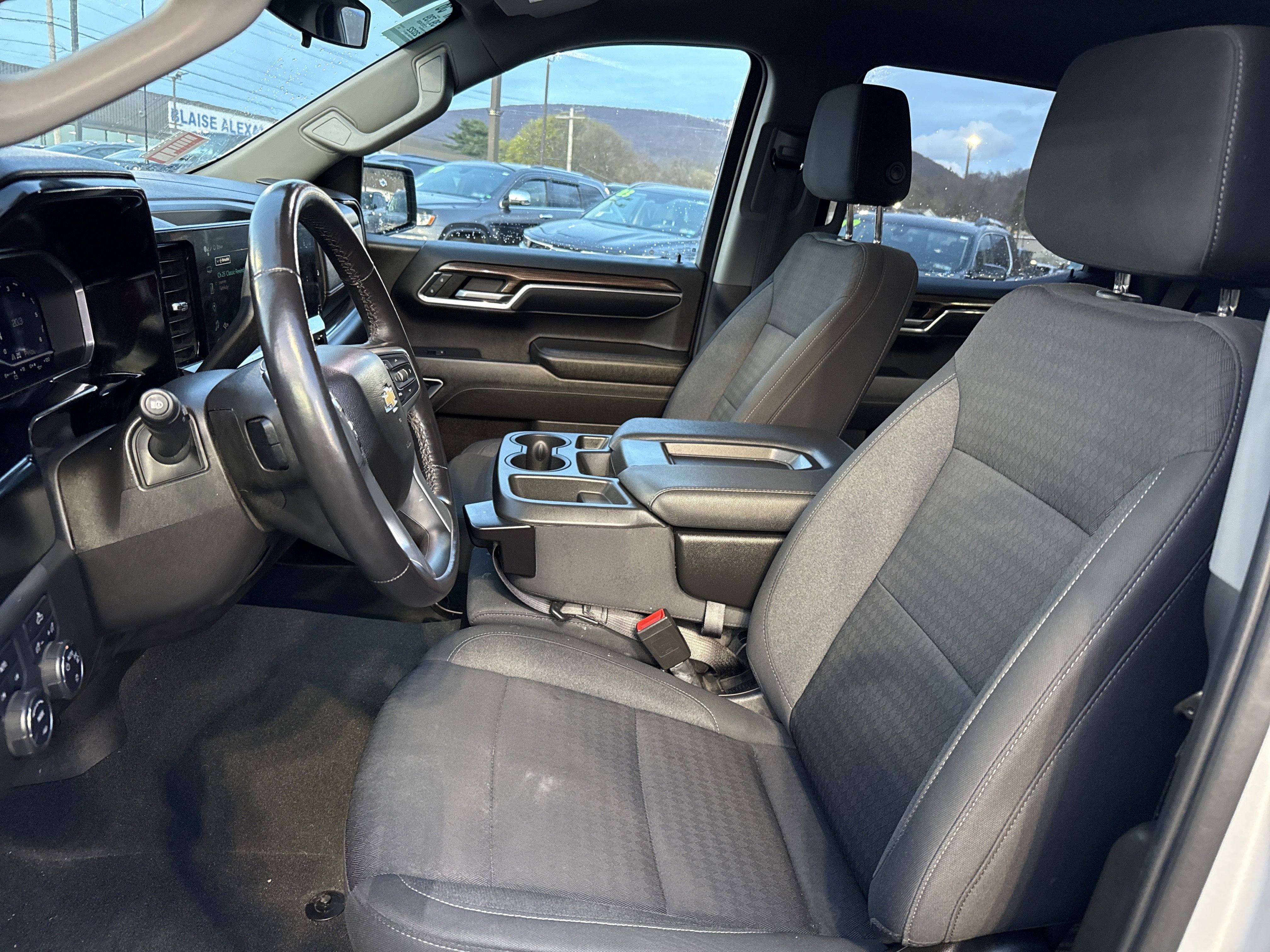 Used 2022 Chevrolet Silverado 1500 LT image 11