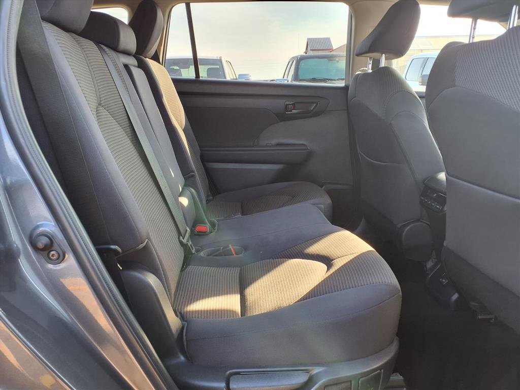 Used 2023 Toyota Highlander LE image 8