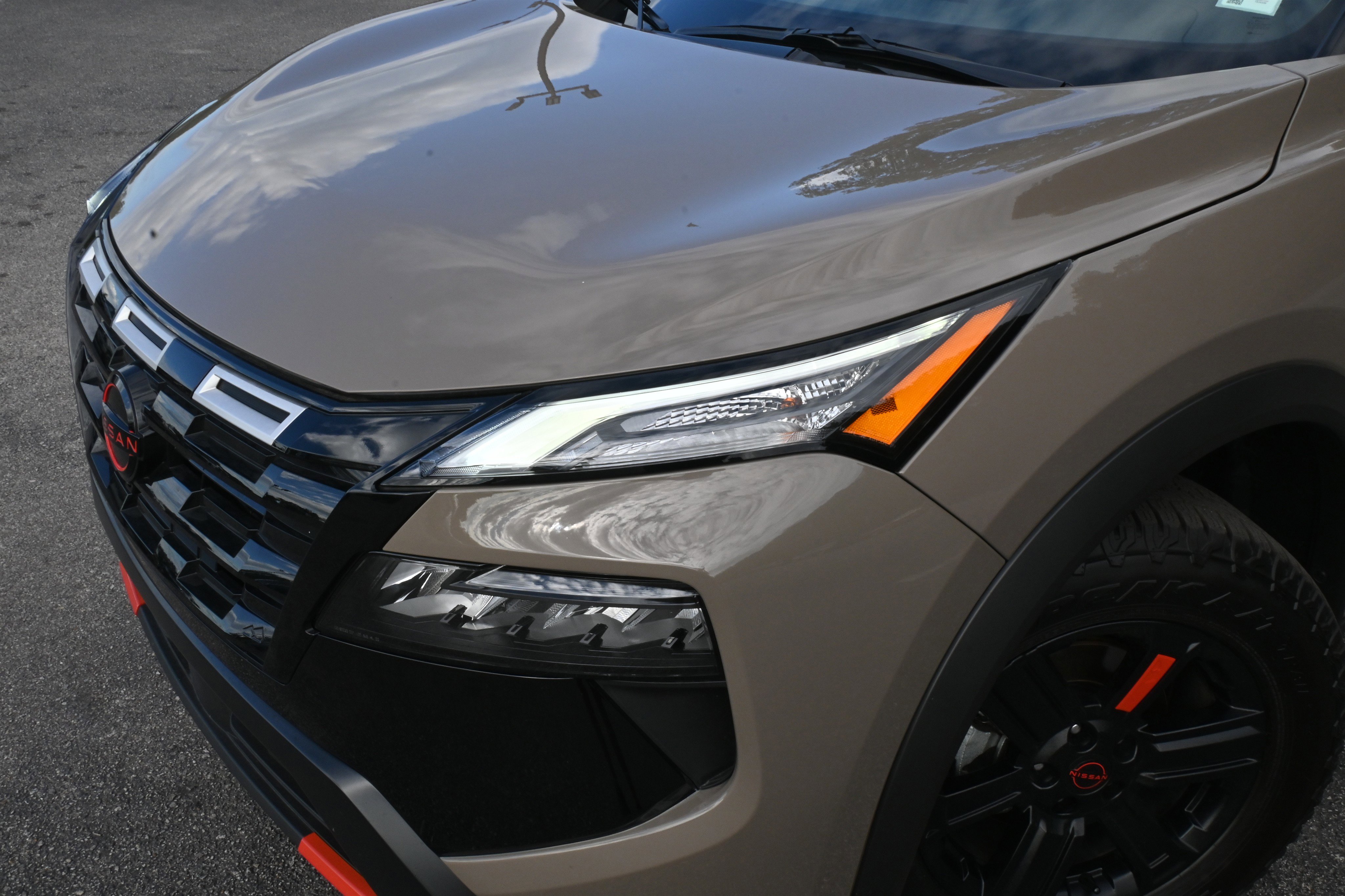 Used 2025 Nissan Rogue SV image 13