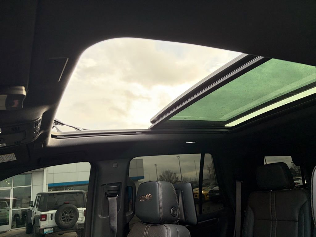 Used 2025 Chevrolet Tahoe High Country image 13