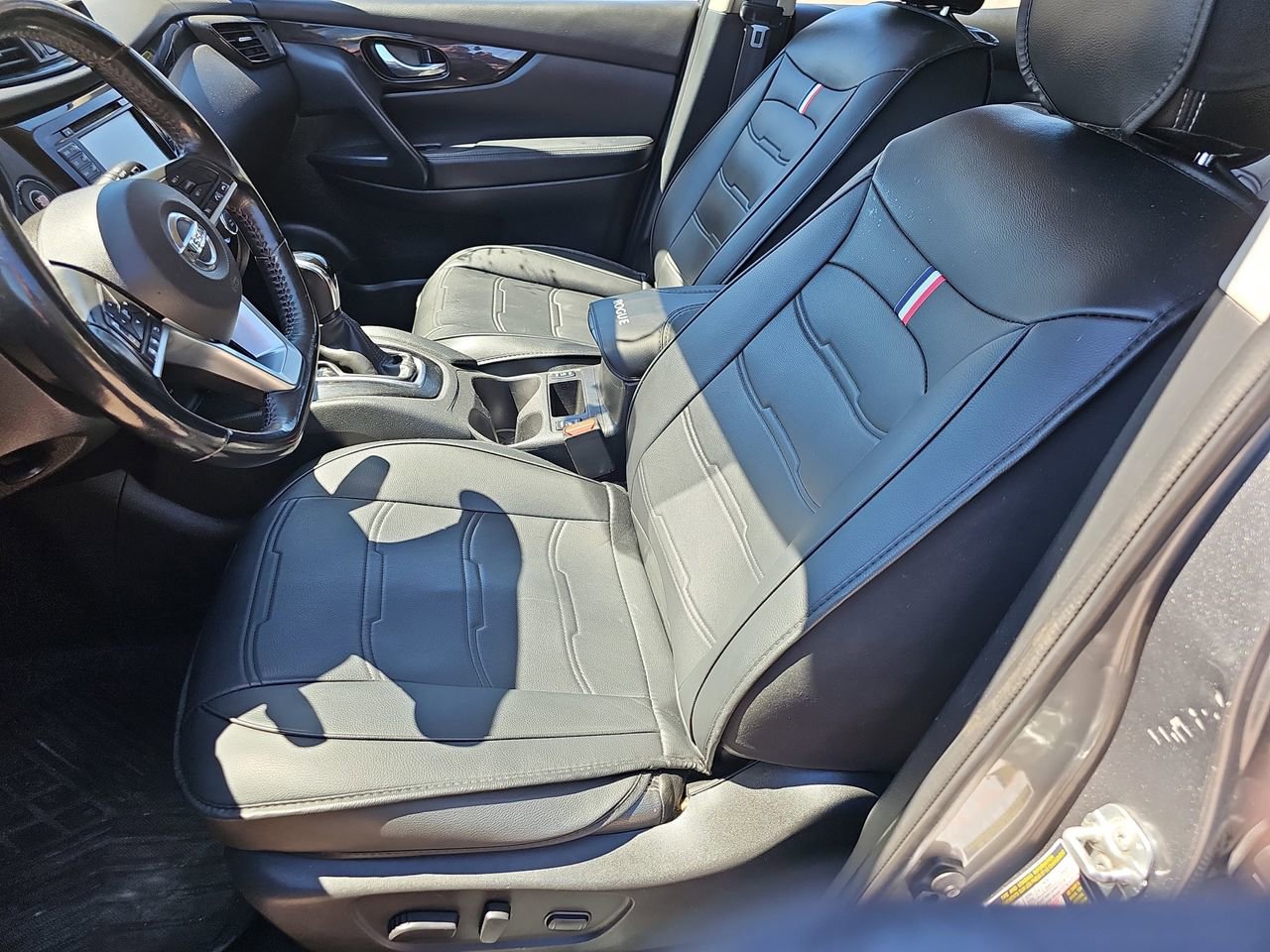 Used 2018 Nissan Rogue Sport SV w/ SV Technology Package image 17