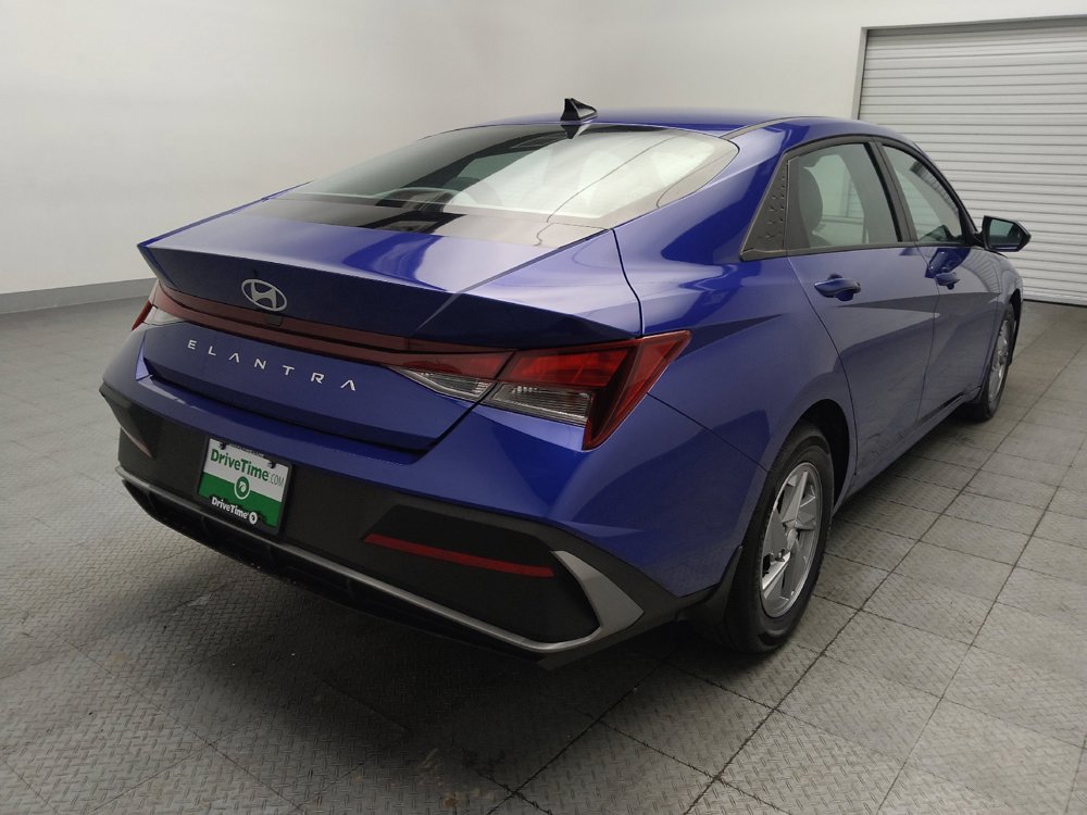 Used 2025 Hyundai Elantra SE FWD image 9