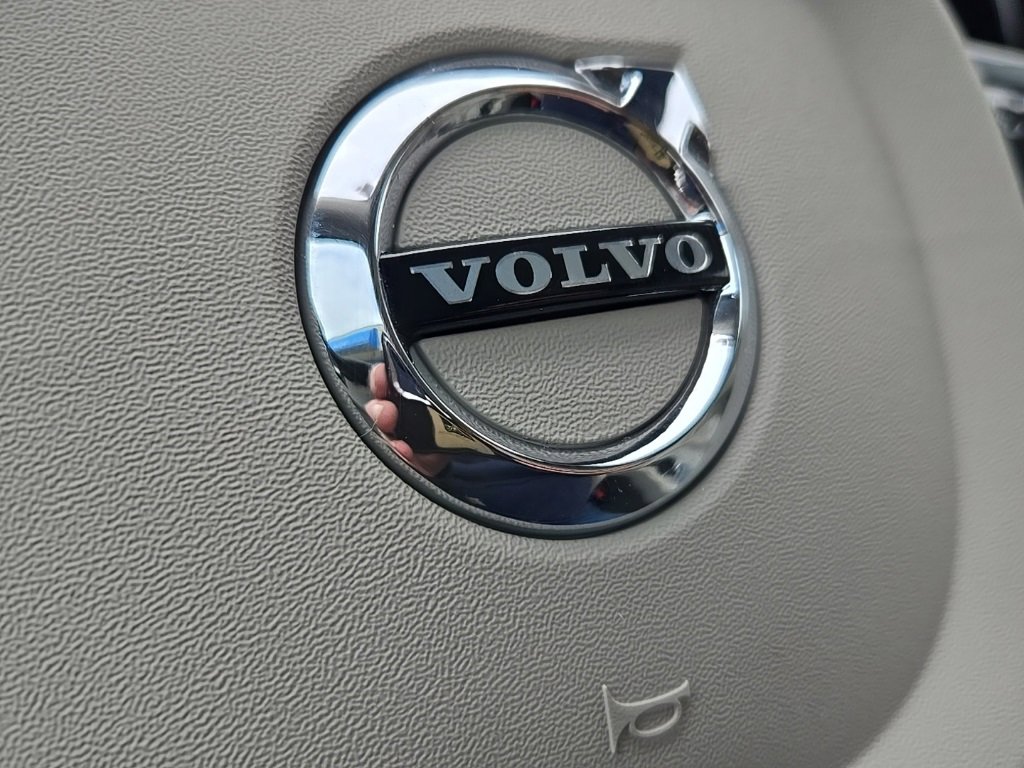 Certified 2023 Volvo XC60 B5 Plus w/ Protection Package Premier image 26