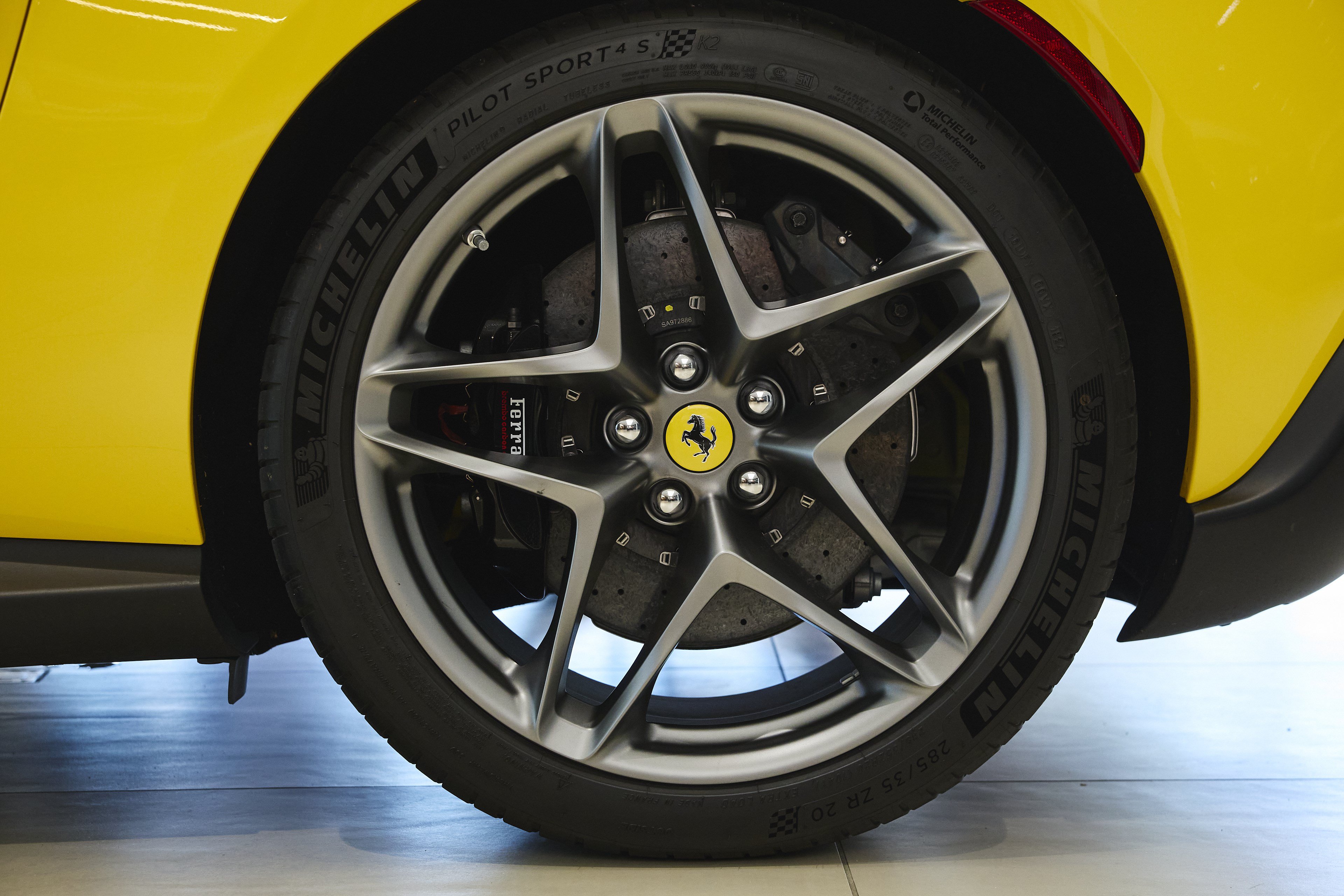 Used 2025 Ferrari Roma Spider RWD image 24
