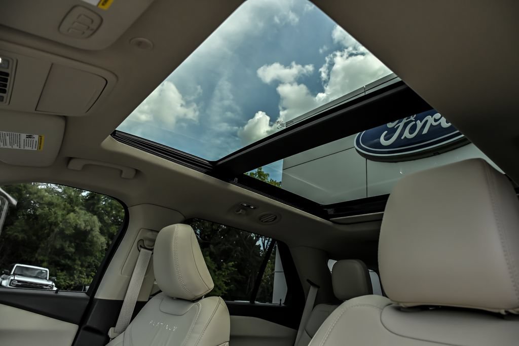 Certified 2023 Ford Explorer Platinum w/ Technology Package AWD/4WD image 14