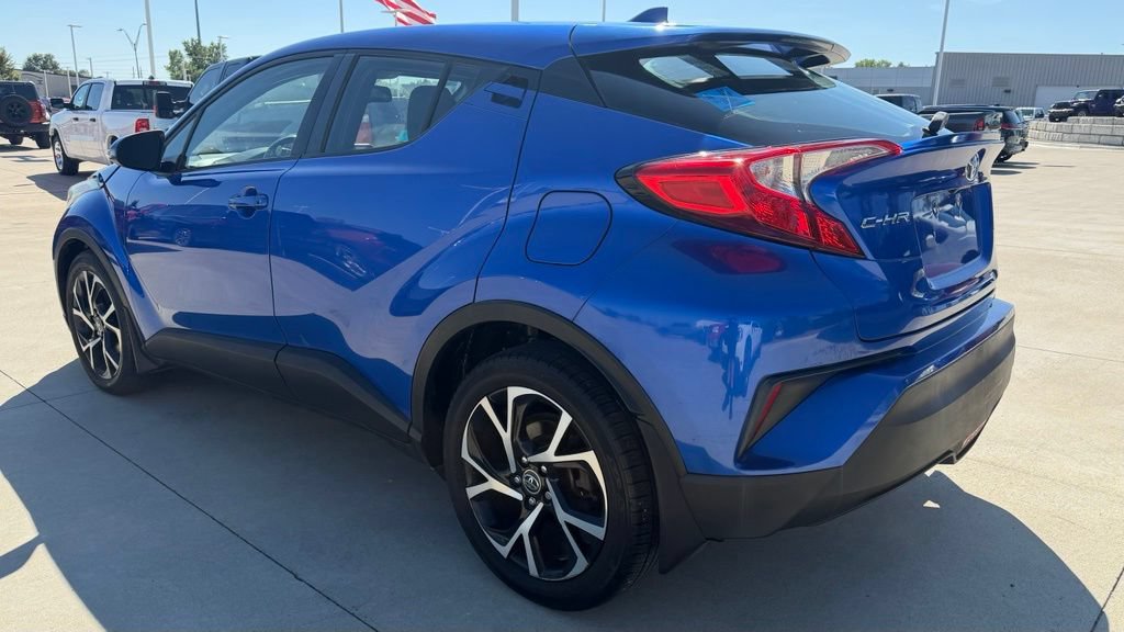 Used 2018 Toyota C-HR XLE FWD image 3