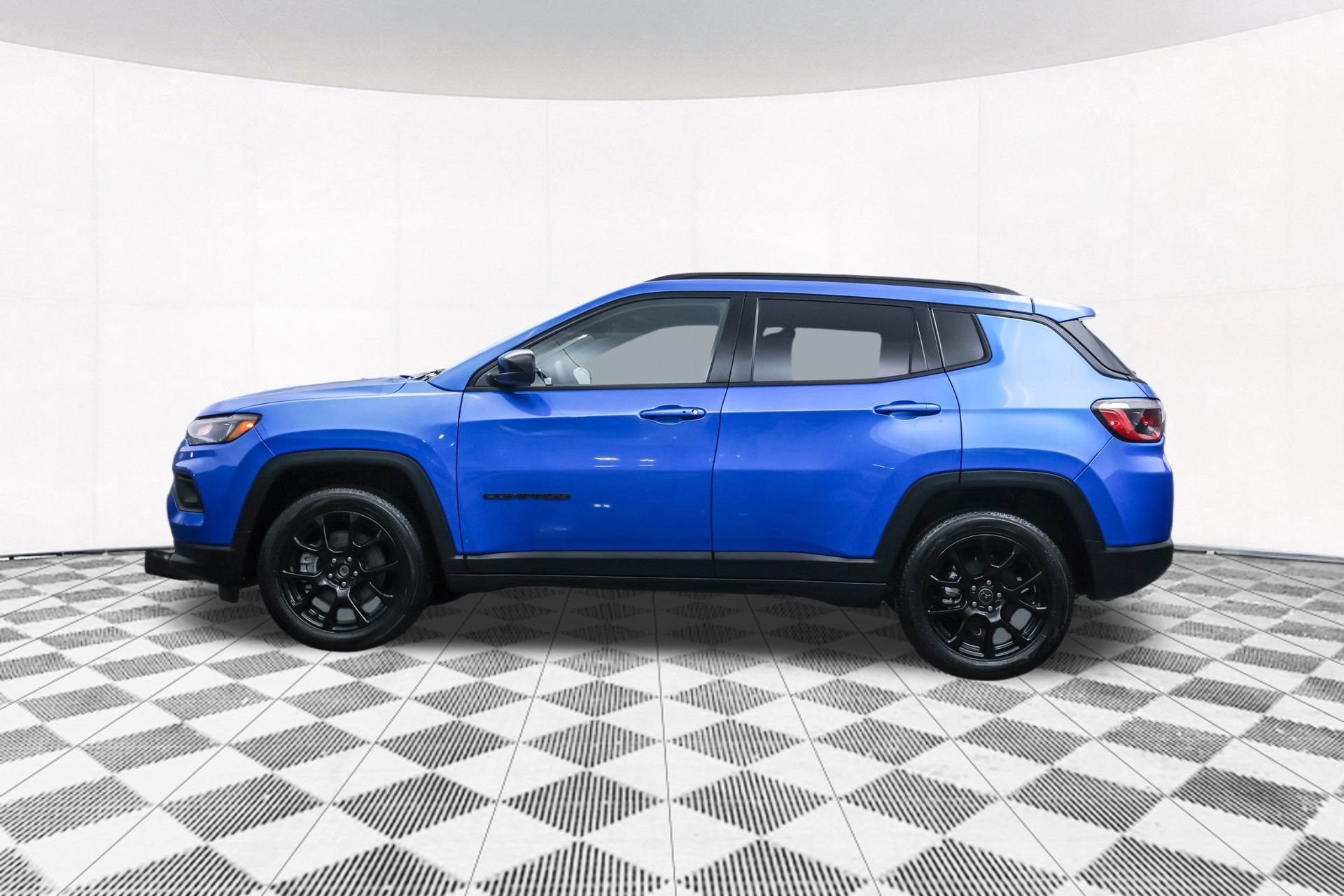 Used 2025 Jeep Compass Latitude w/ Altitude Special Edition image 12