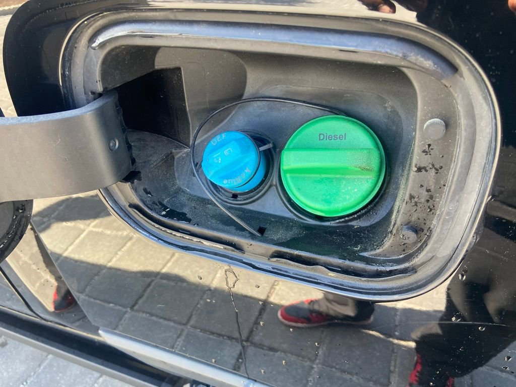 Used 2023 GMC Sierra 2500 AT4 image 12