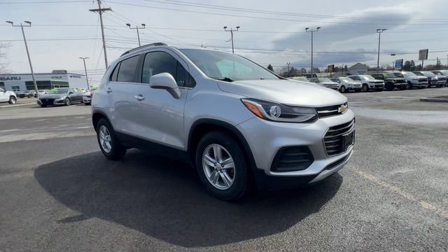 Used 2019 Chevrolet Trax LT w/ LT Convenience Package image 2