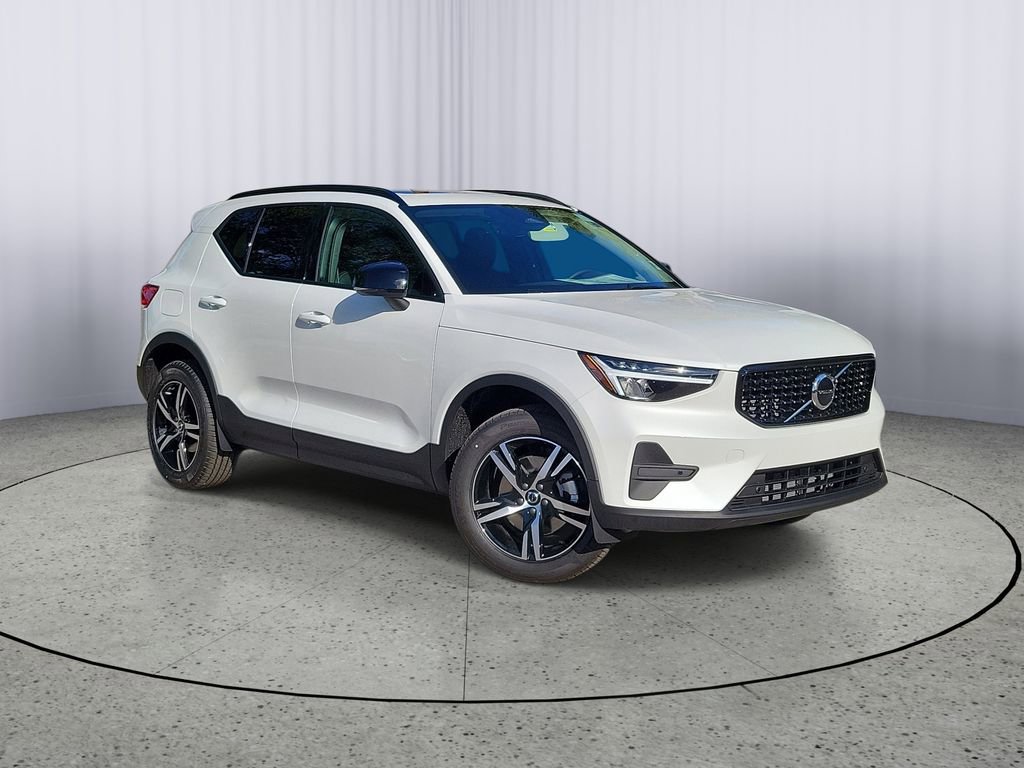New 2026 Volvo XC40 B5 Core w/ Climate Package