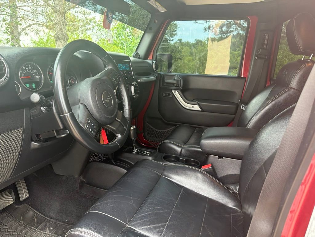 Used 2012 Jeep Wrangler Unlimited Sahara w/ Connectivity Group AWD/4WD image 4