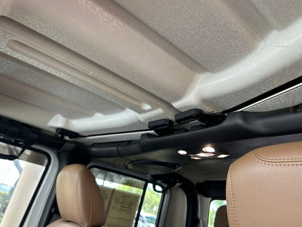 Used 2021 Jeep Gladiator Overland w/ Popular Equipment Package AWD/4WD image 14