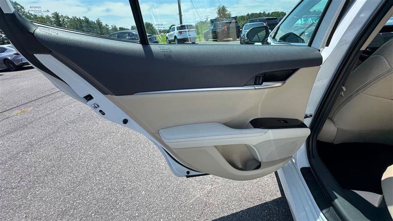 Used 2019 Toyota Camry XLE FWD image 40