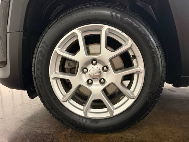 Used 2019 Jeep Renegade Latitude FWD image 10