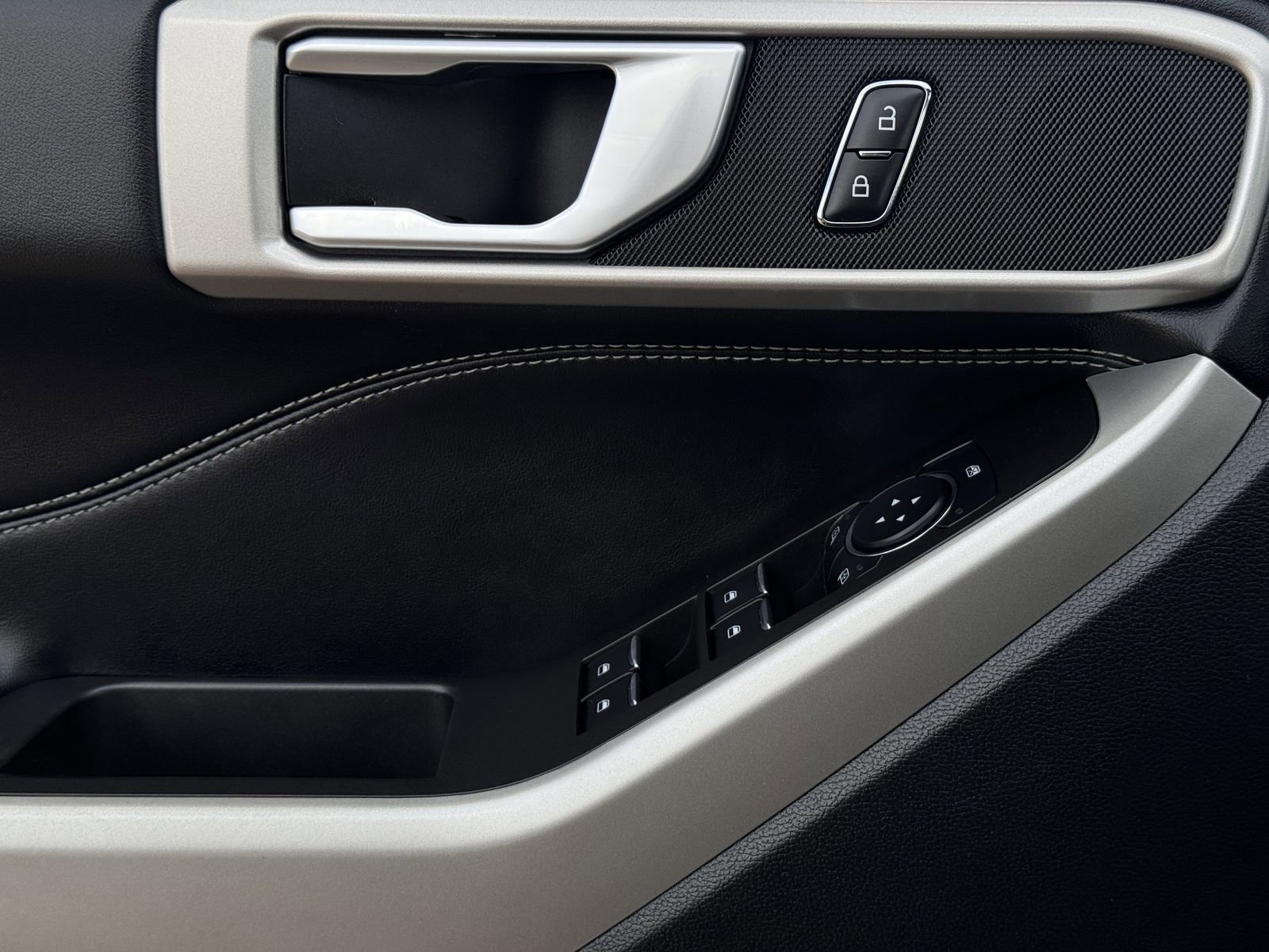 Used 2023 Ford Explorer XLT w/ Equipment Group 202A image 24