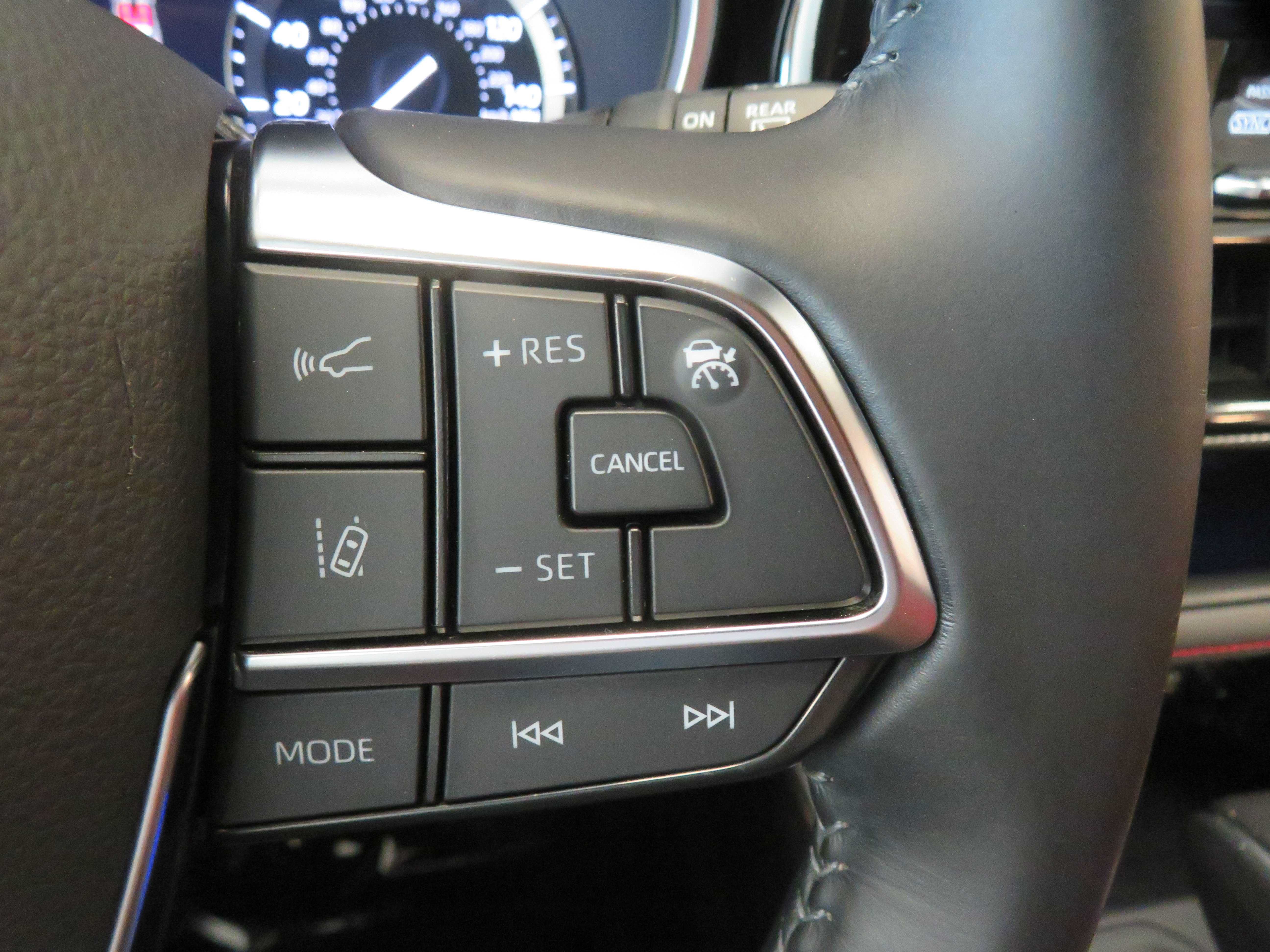 Used 2021 Toyota Highlander XSE AWD/4WD image 38