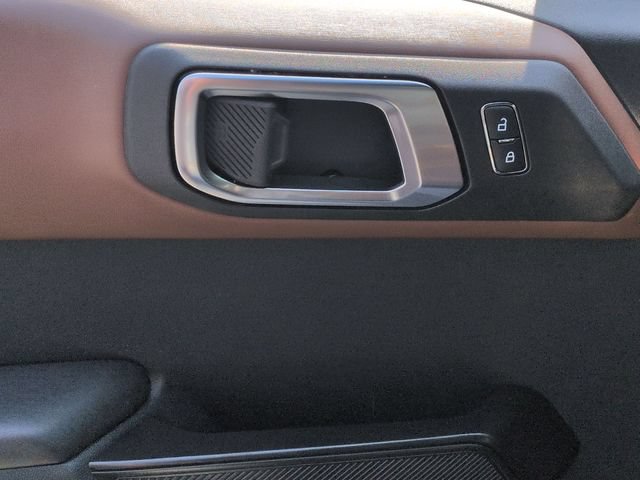 Used 2024 Ford Bronco Outer Banks AWD/4WD image 13