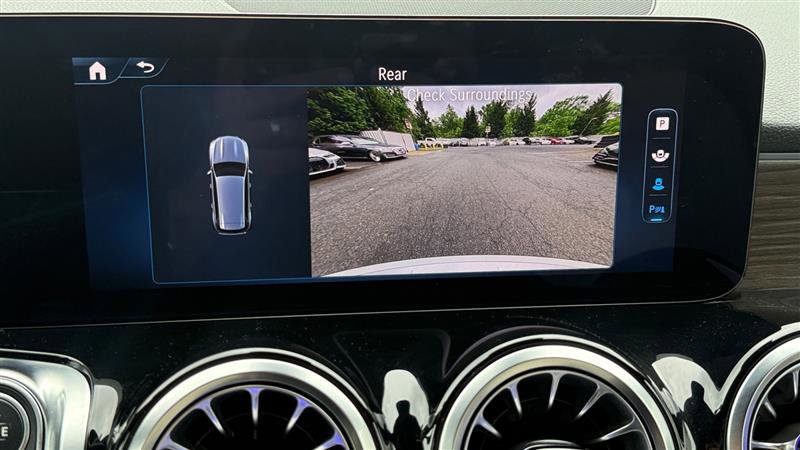 Used 2025 Mercedes-Benz GLB 250 image 35