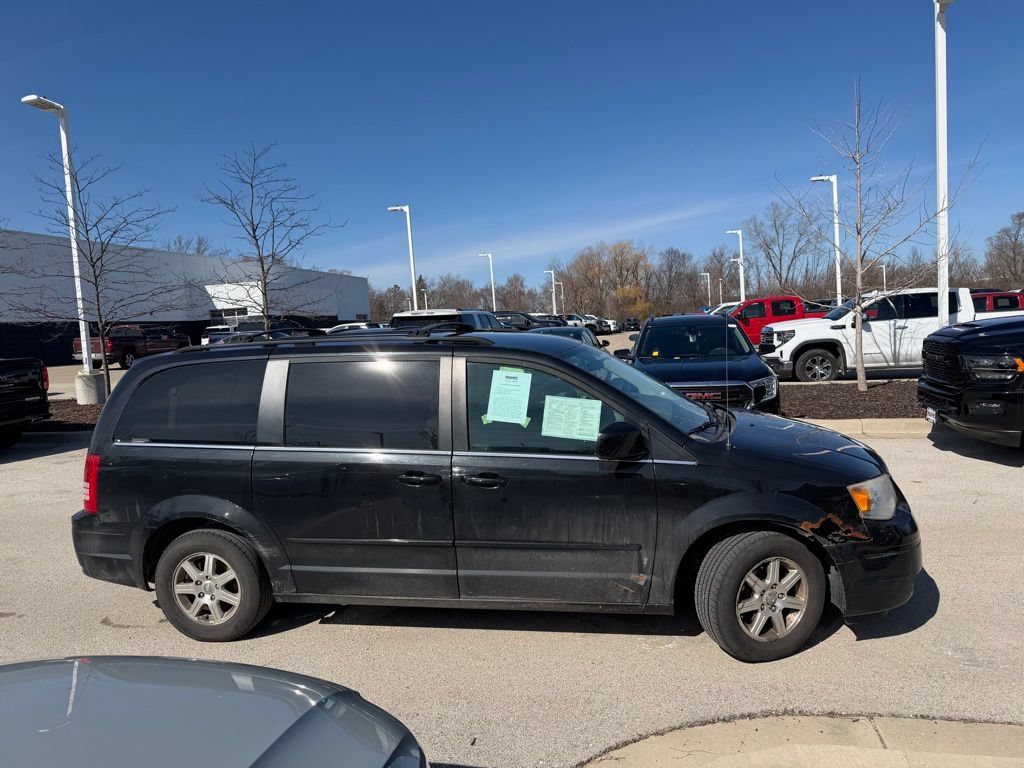 Used 2008 Chrysler Town & Country Touring FWD image 6