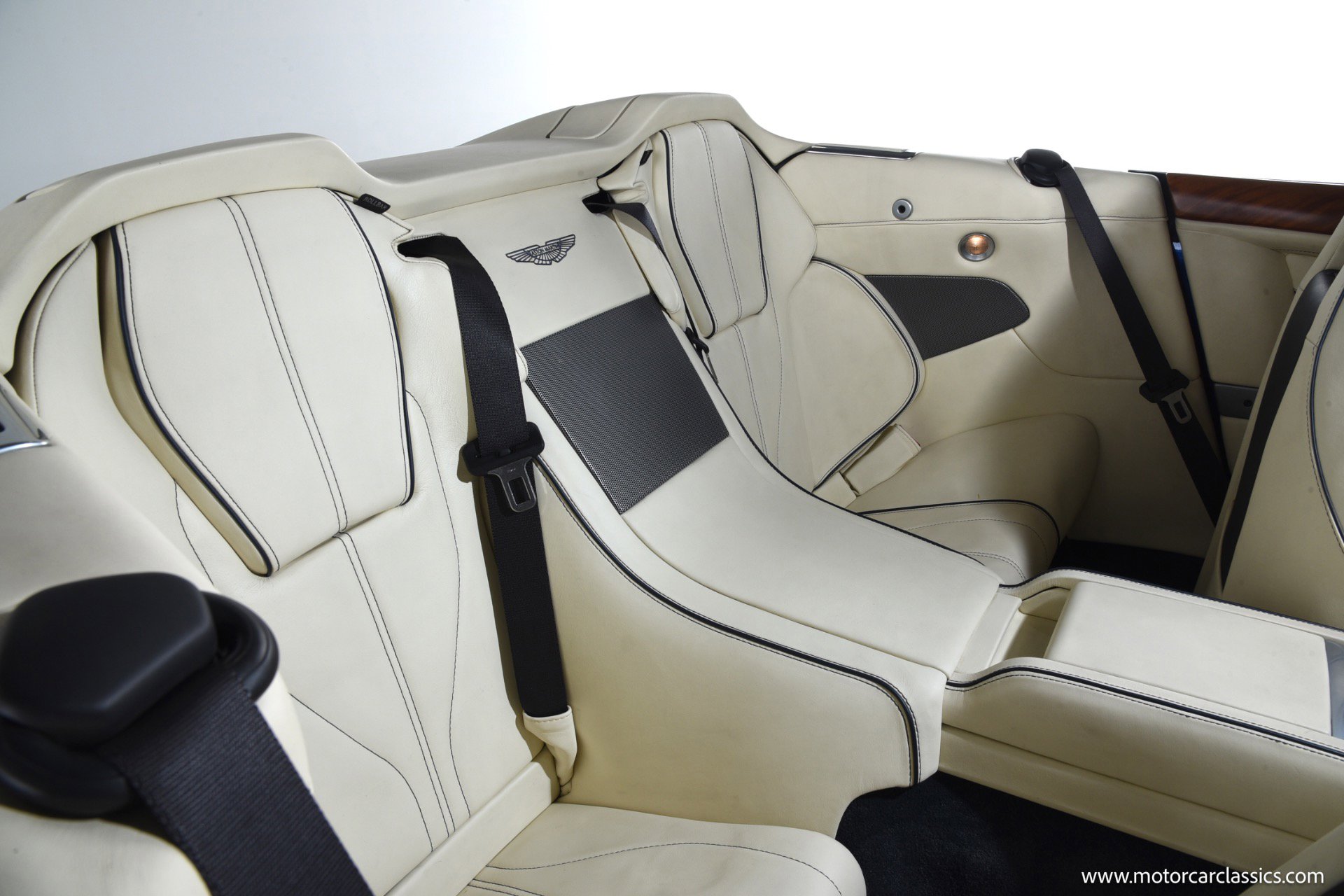 Used 2014 Aston Martin DB9 Volante image 40