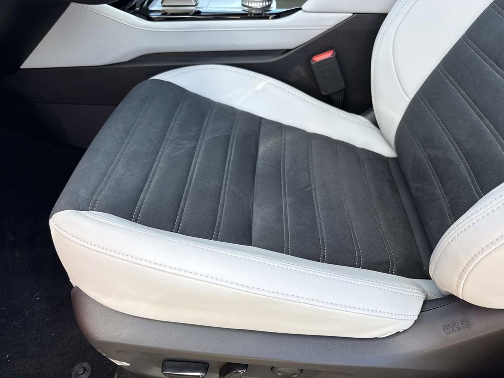 New 2025 Mitsubishi Outlander SE image 23