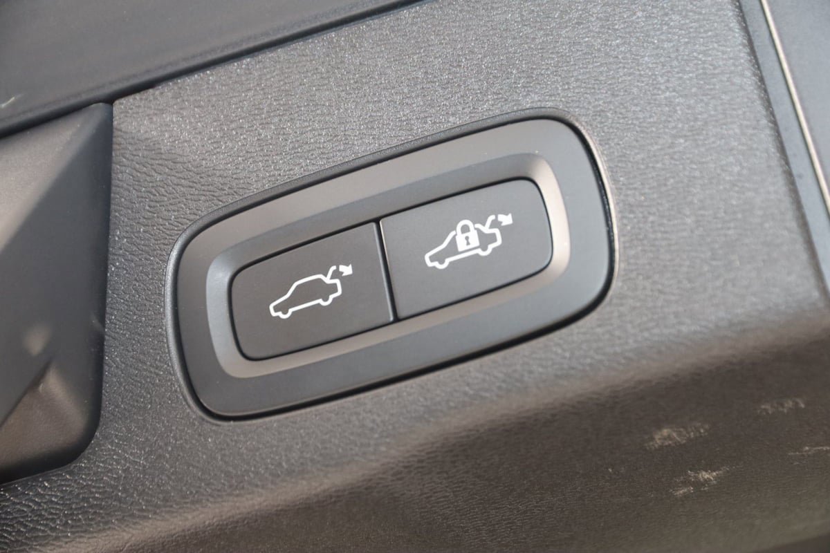 Used 2022 Volvo XC60 B5 Momentum image 55