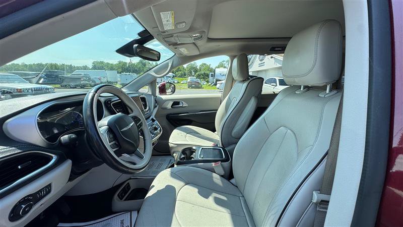 Used 2018 Chrysler Pacifica Limited w/ Advanced Safetytec Group FWD image 35