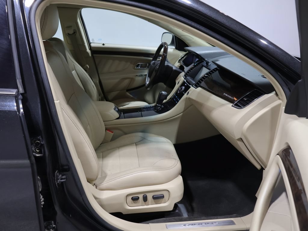 Used 2015 Ford Taurus Limited w/ Equipment Group 301A AWD/4WD image 24