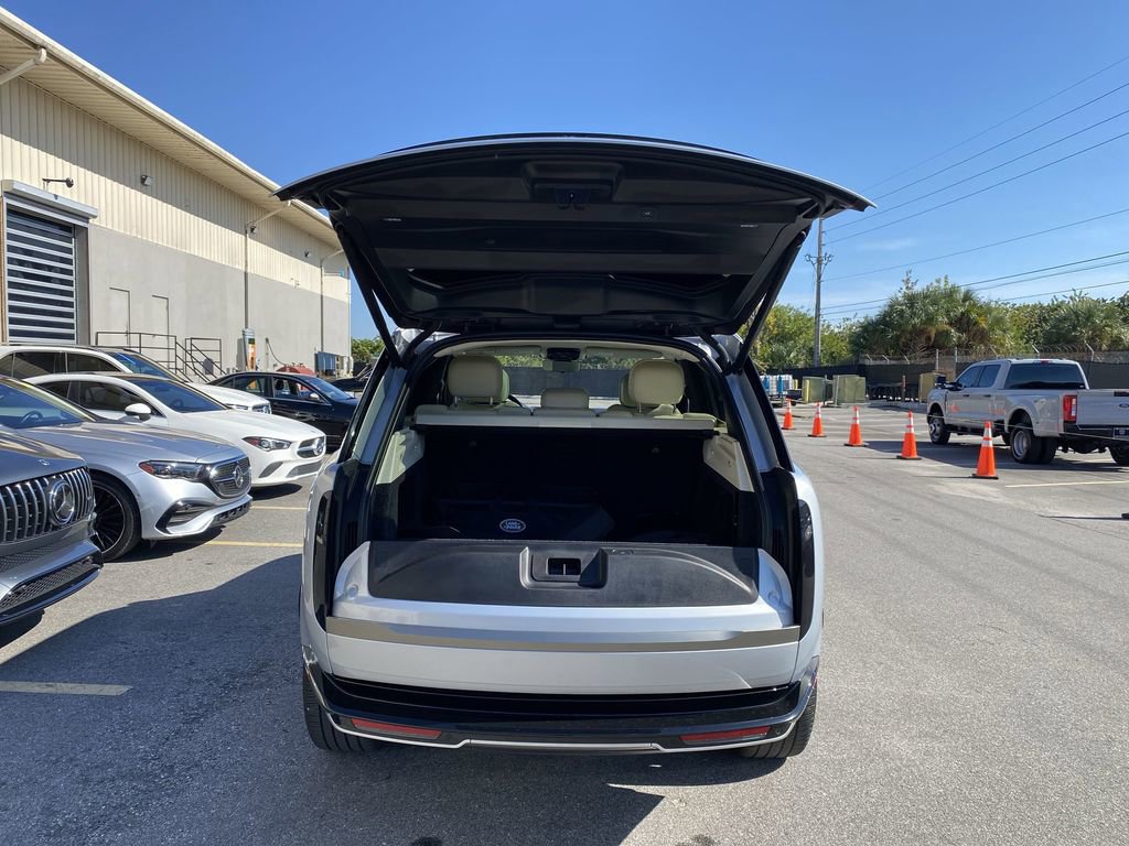 Used 2023 Land Rover Range Rover SE image 24