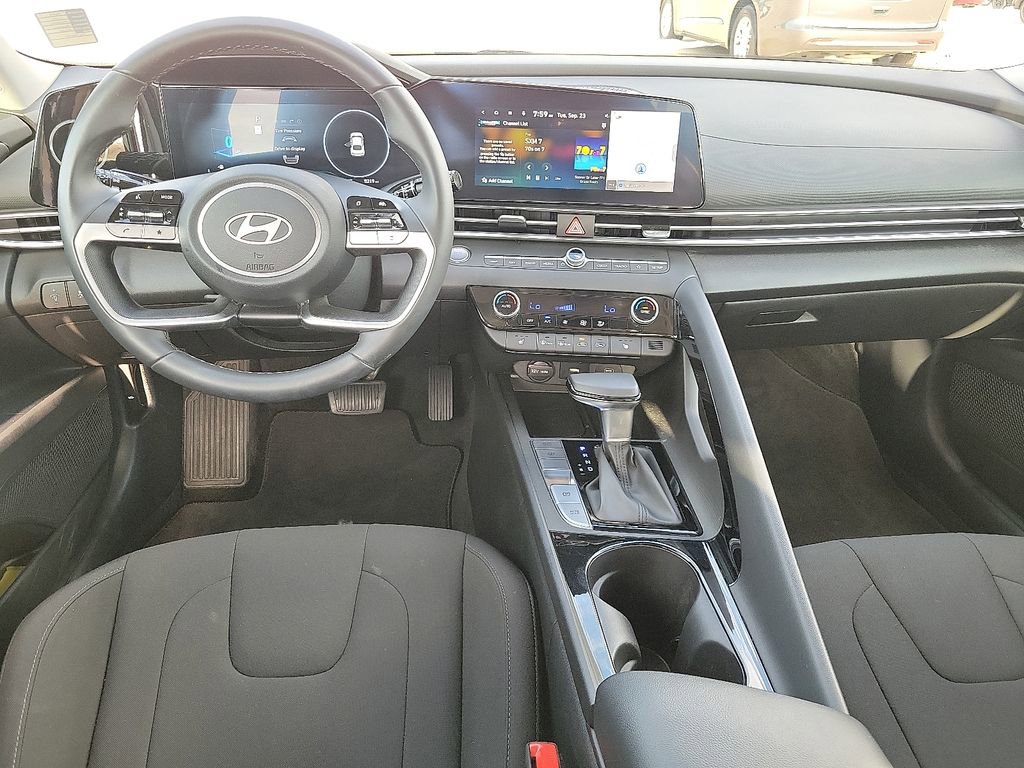 Used 2024 Hyundai Elantra SEL w/ Convenience Package image 10