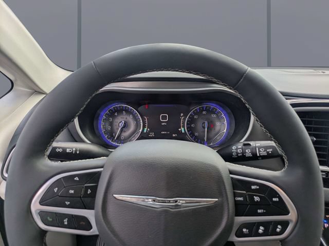 Used 2023 Chrysler Pacifica Touring-L FWD image 29